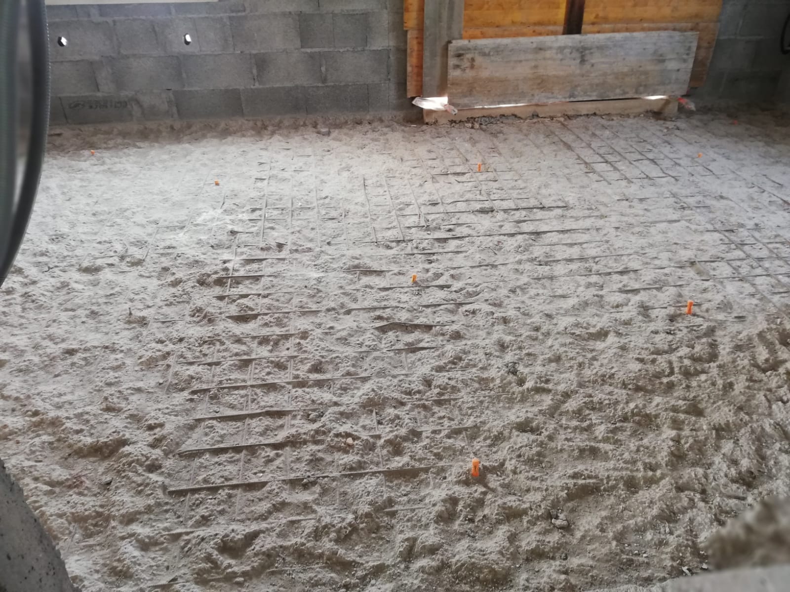 Sol en mousse de polyuréthane pulvérisée