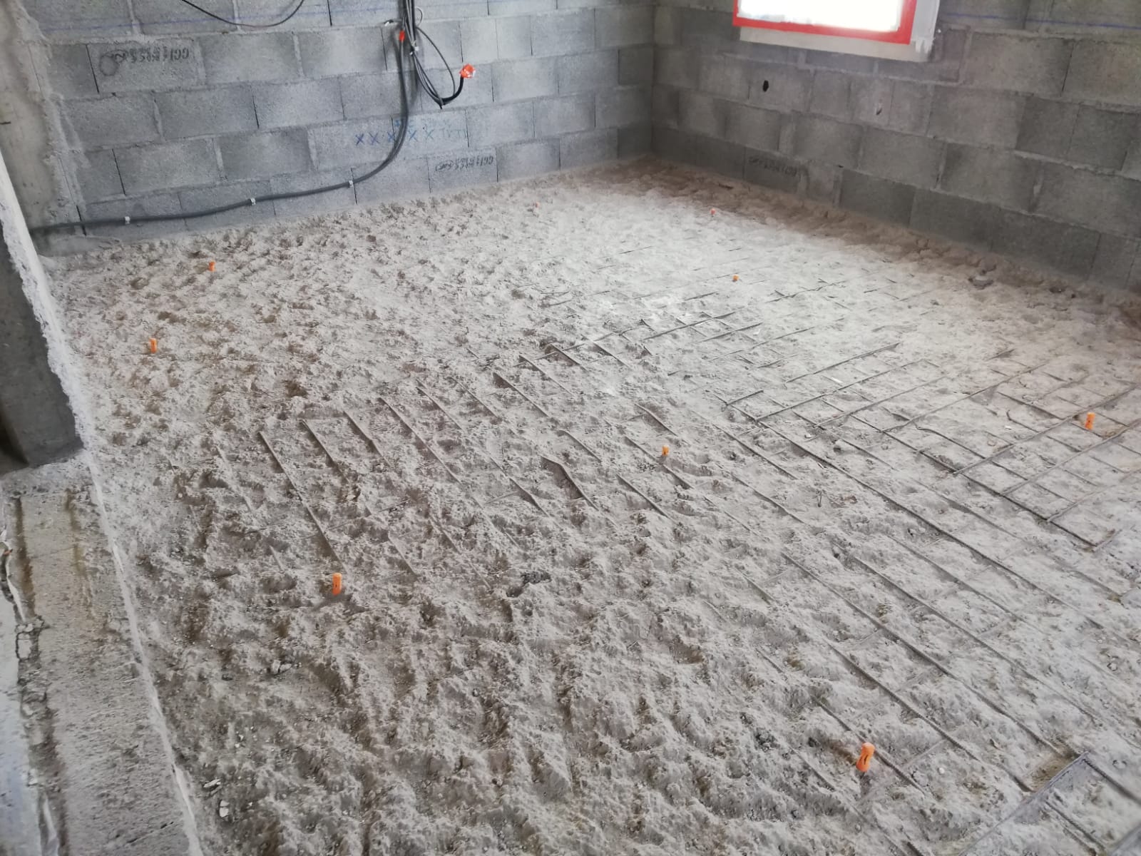 Sol en mousse de polyuréthane pulvérisée