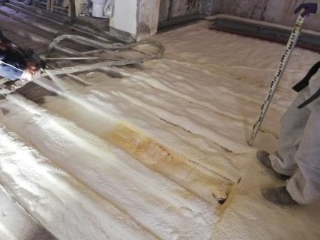 Sol en mousse de polyuréthane pulvérisée