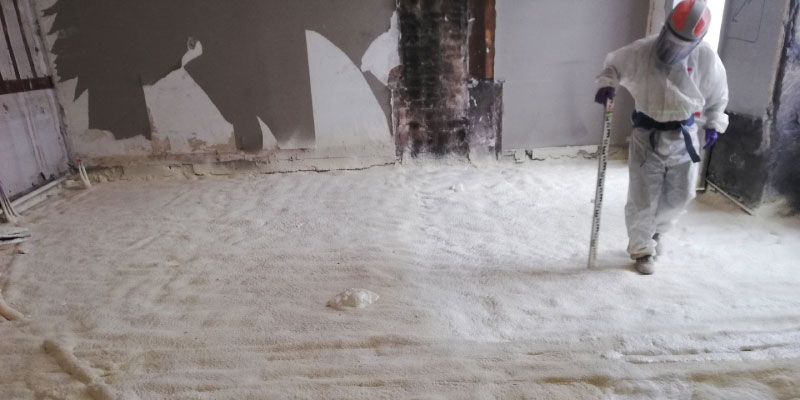 Travaux d'isolation en mousse projetée à Lyon